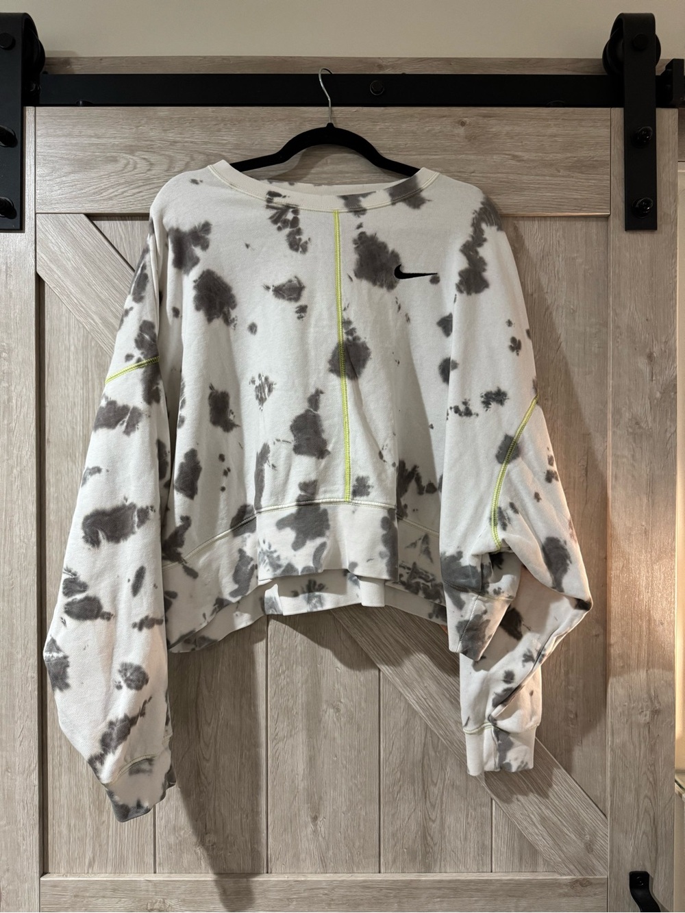 Nike Women's White and Gray Tie-Dye Cropped Crewneck Sweatshirt